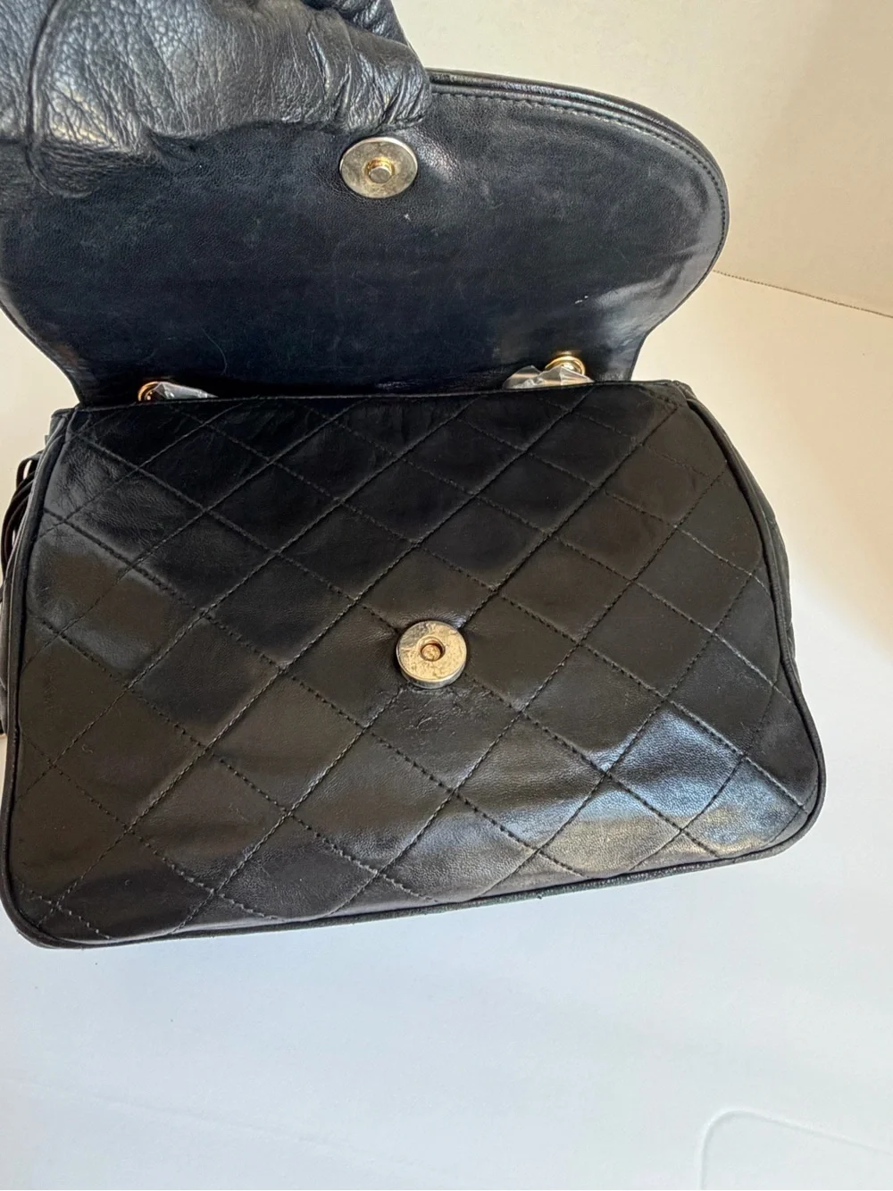 CHANEL Black Quilted Lambskin Shoulder Bag with Gold Chain